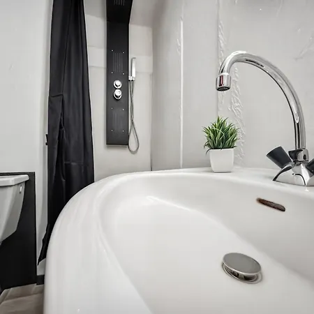 Apartment T2 Lumineux & Paisible A Quelques Pas Du Sable Fin *
